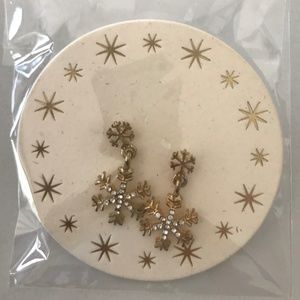 Francines Snowflake Daingly Earrings Winter Christmas